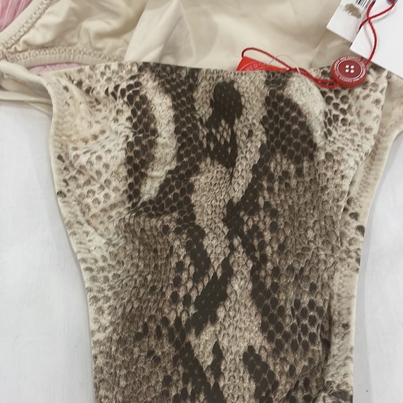 Red Cárter Strappy One Piece Swimsuit Earth - Picture 7 of 8